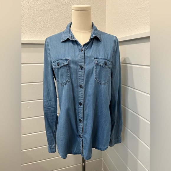 Old Navy chambray button up. Size M - Picture 1 of 4